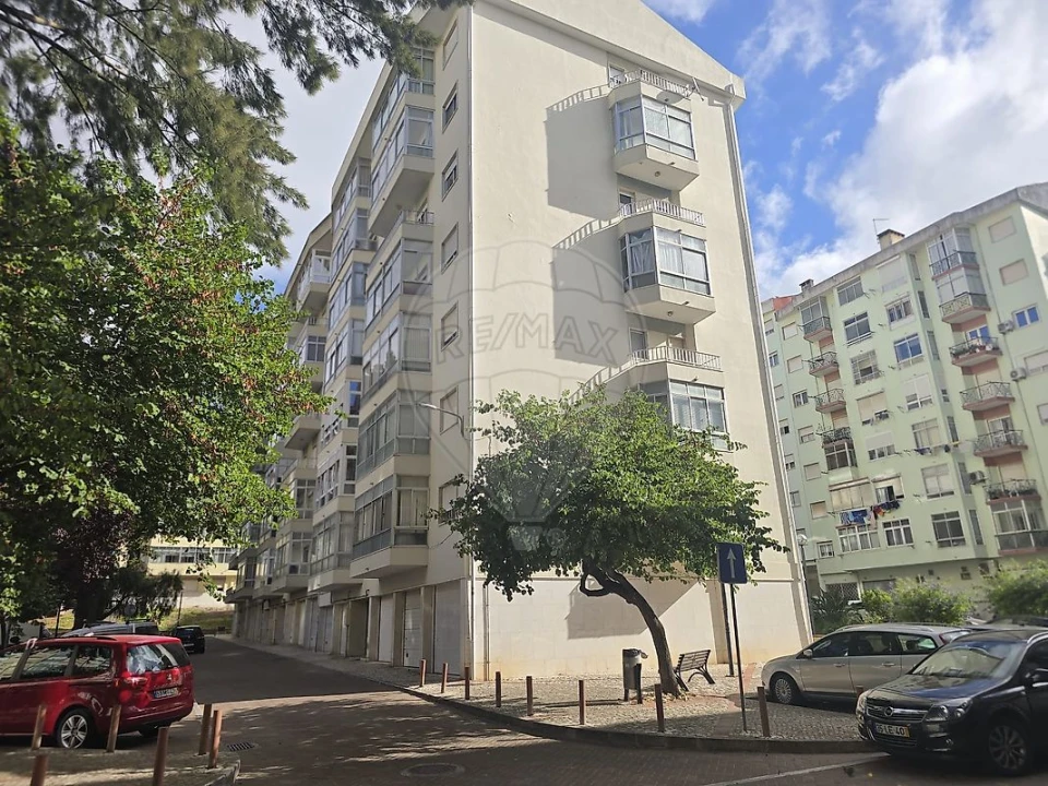 Apartamento T4 para Venda em Massamá e Monte Abraão Foto 24