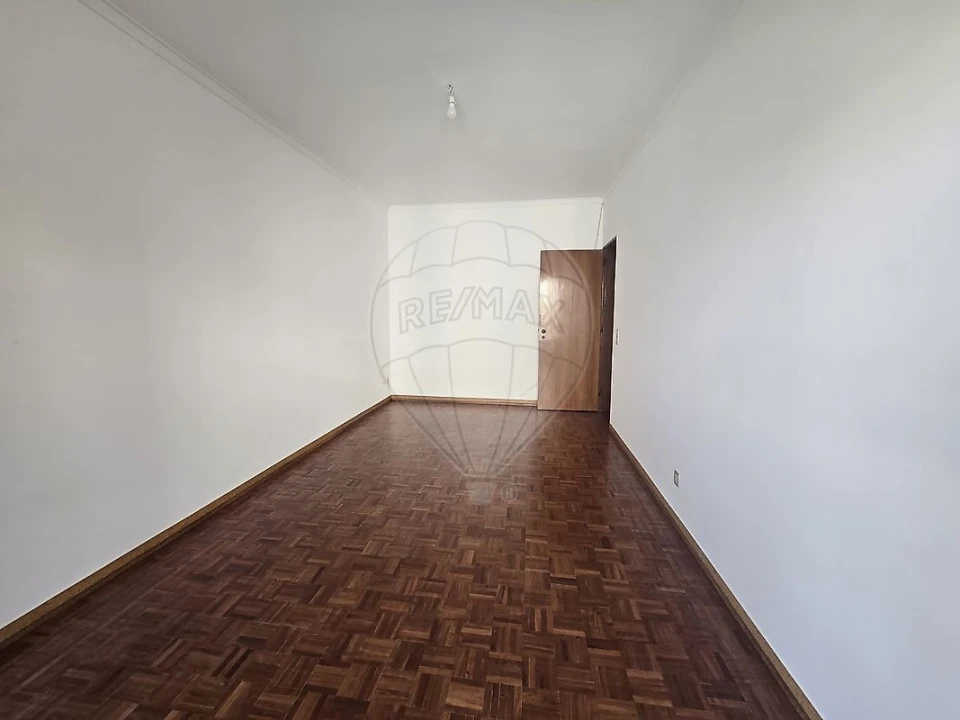 Apartamento T4 para Venda em Massamá e Monte Abraão Foto 5