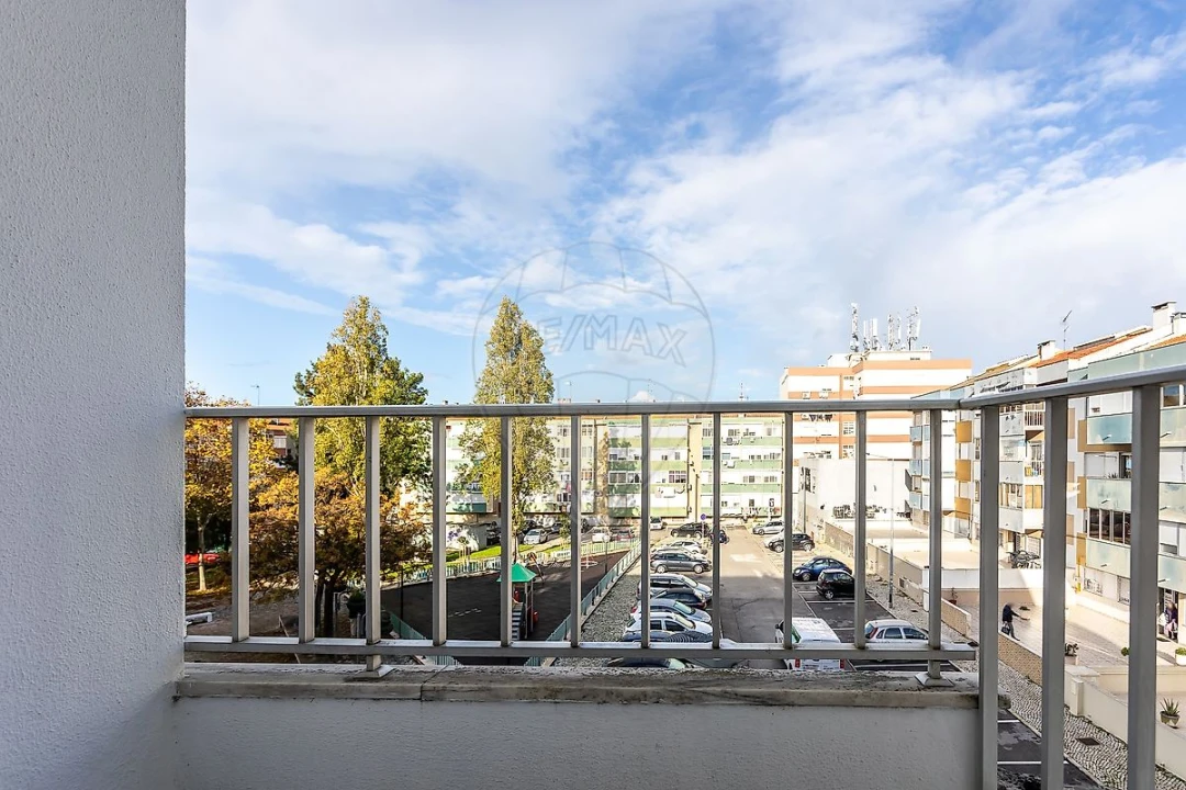 Apartamento T1 para Venda em Póvoa de Santa Iria e Forte da Casa Foto 13