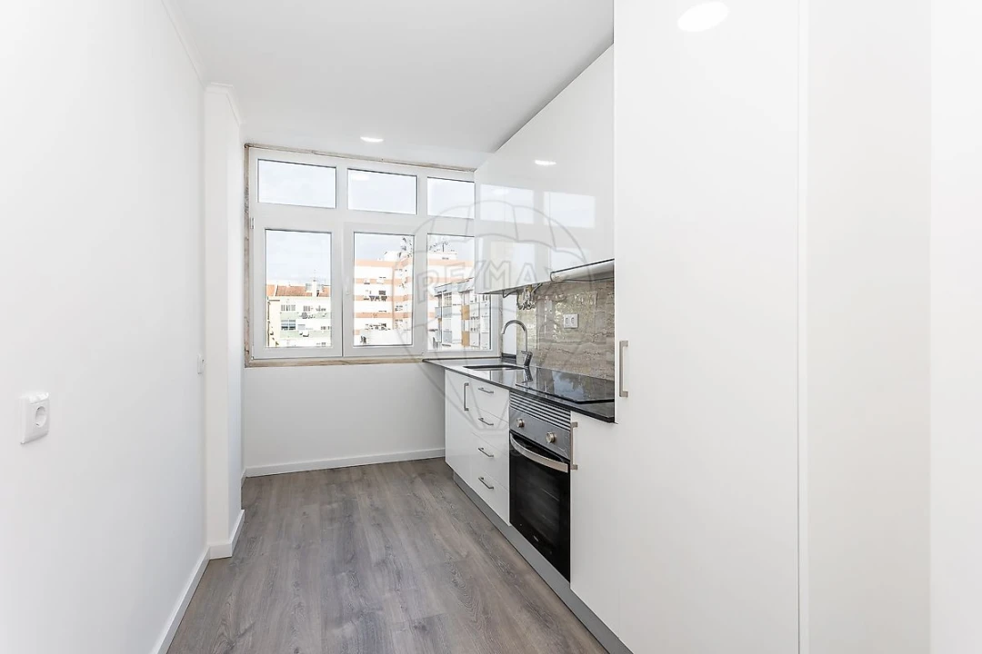Apartamento T1 para Venda em Póvoa de Santa Iria e Forte da Casa Foto 1