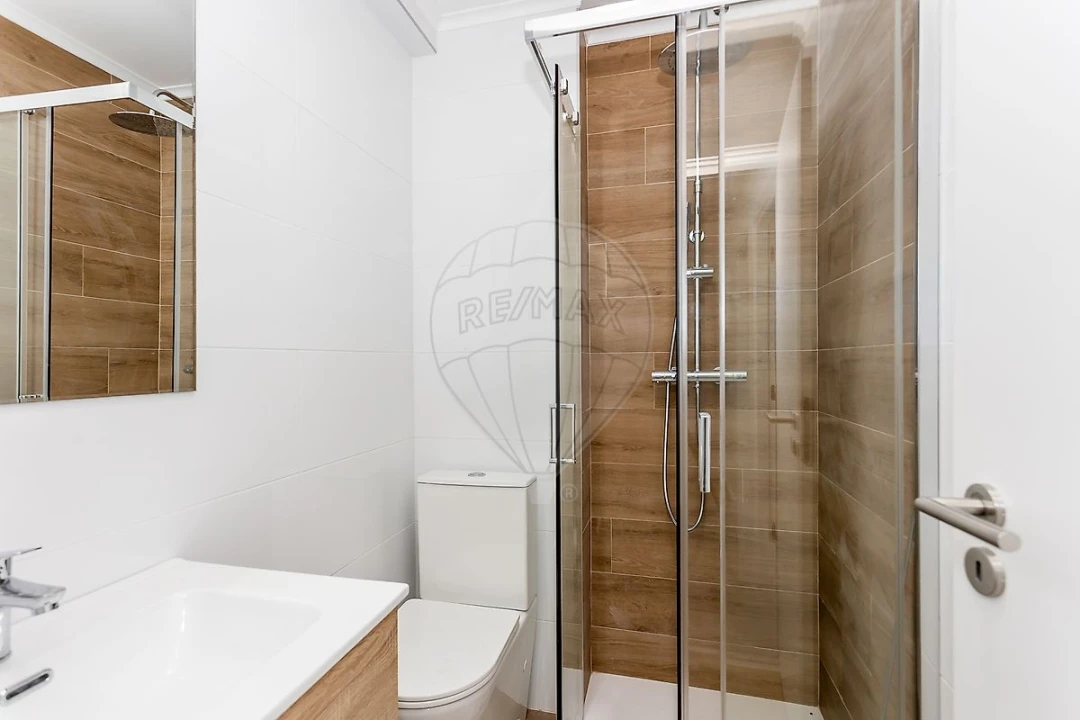 Apartamento T1 para Venda em Póvoa de Santa Iria e Forte da Casa Foto 9