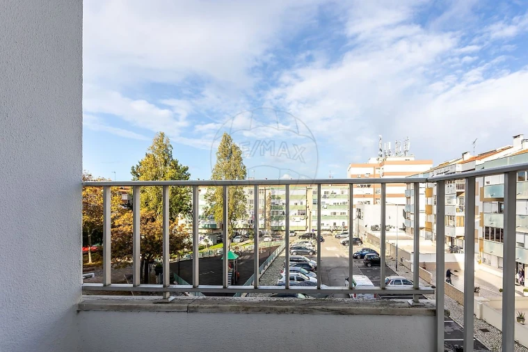 Apartamento T1 para Venda em Póvoa de Santa Iria e Forte da Casa Foto 13