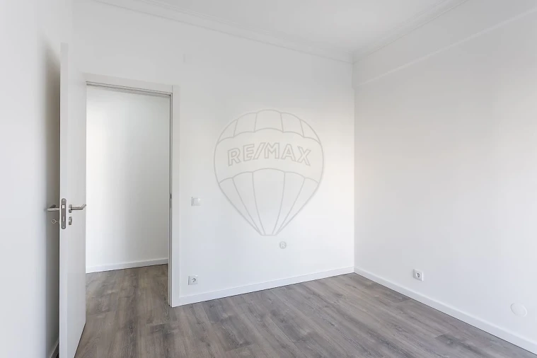 Apartamento T1 para Venda em Póvoa de Santa Iria e Forte da Casa Foto 12