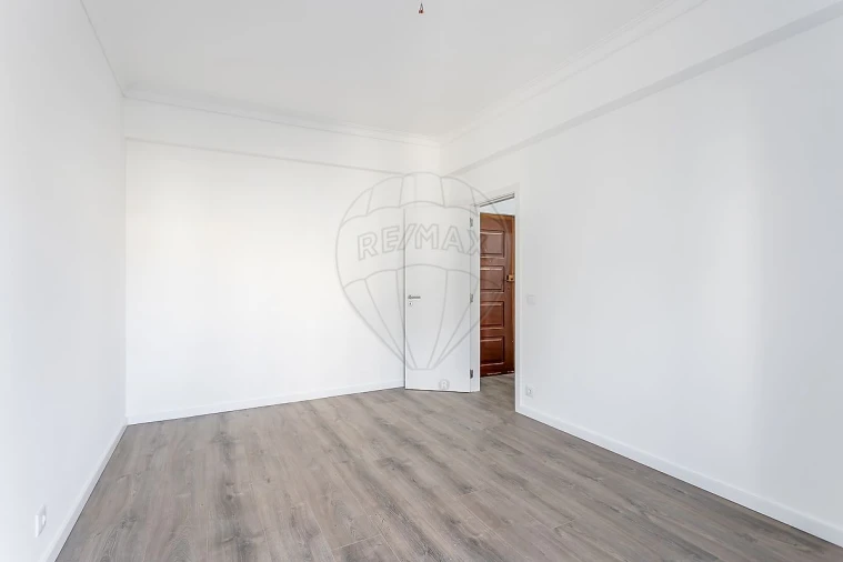 Apartamento T1 para Venda em Póvoa de Santa Iria e Forte da Casa Foto 4