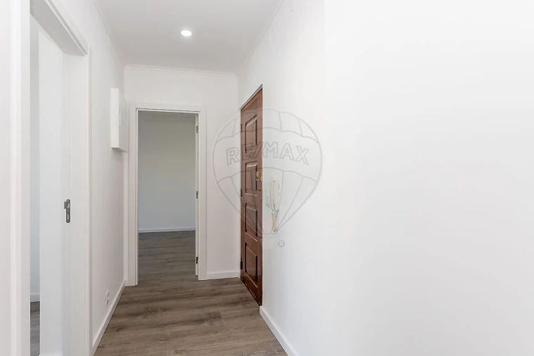 Apartamento T1 para Venda em Póvoa de Santa Iria e Forte da Casa Foto 2