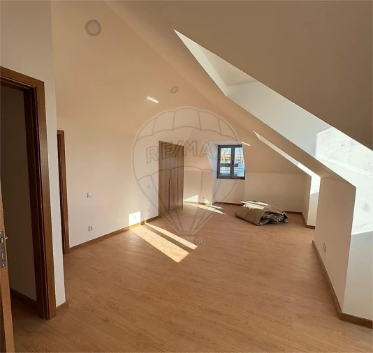 Moradia T2 para Venda em Oliveira do Douro Foto 20