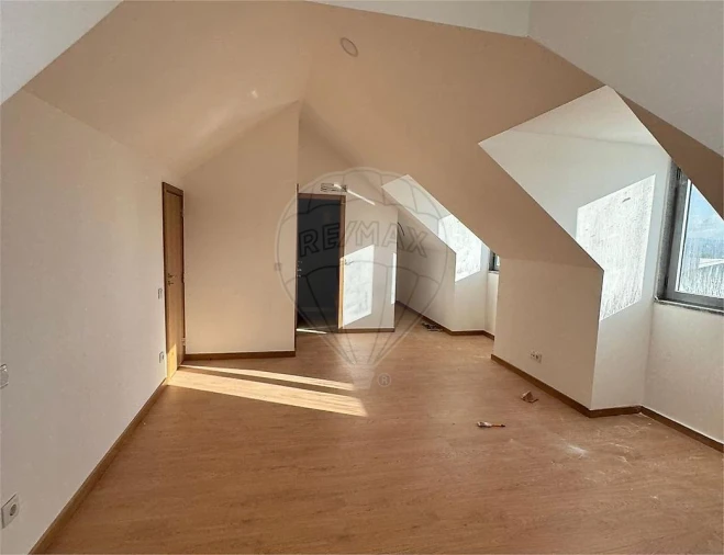 Moradia T2 para Venda em Oliveira do Douro Foto 18