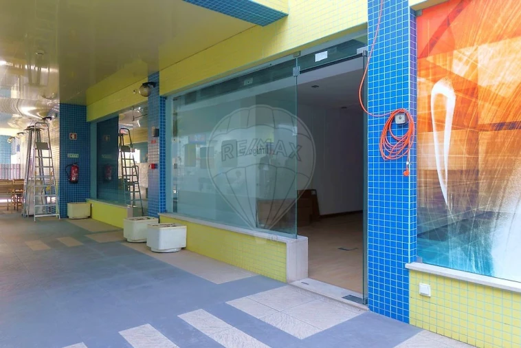 Loja para Arrendamento em Algueirão-Mem Martins Foto 2