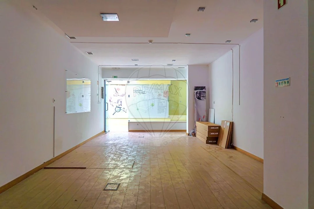 Loja para Arrendamento em Algueirão-Mem Martins Foto 5