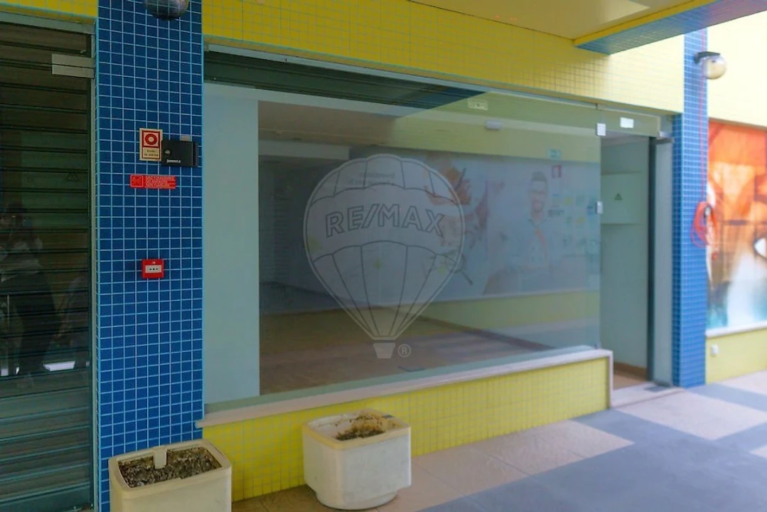 Loja para Arrendamento em Algueirão-Mem Martins Foto 1