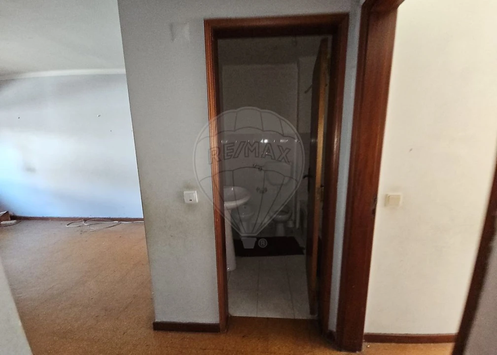 Apartamento T2 para Venda em Pontinha e Famões Foto 5