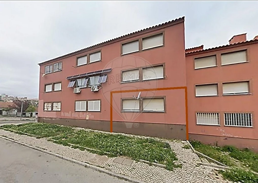 Apartamento T2 para Venda em Pontinha e Famões Foto 16