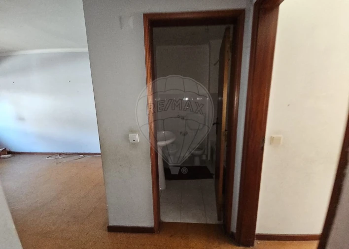 Apartamento T2 para Venda em Pontinha e Famões Foto 5