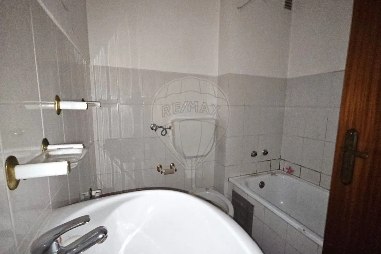 Apartamento T2 para Venda em Pontinha e Famões Foto 4