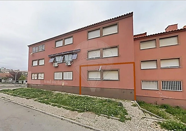 Apartamento T2 para Venda em Pontinha e Famões Foto 16