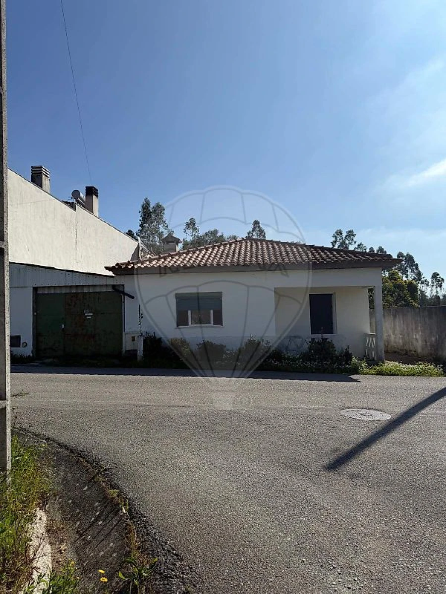 Moradia T3 para Venda em Aguada de Cima Foto 2