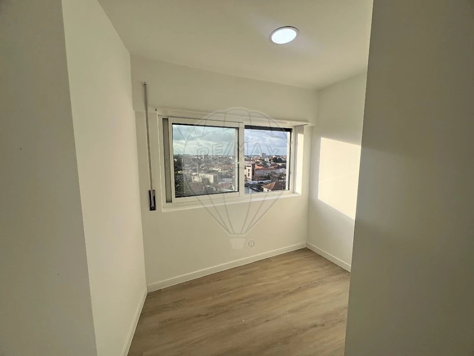 Apartamento T2 para Venda em Pedrouços Foto 3