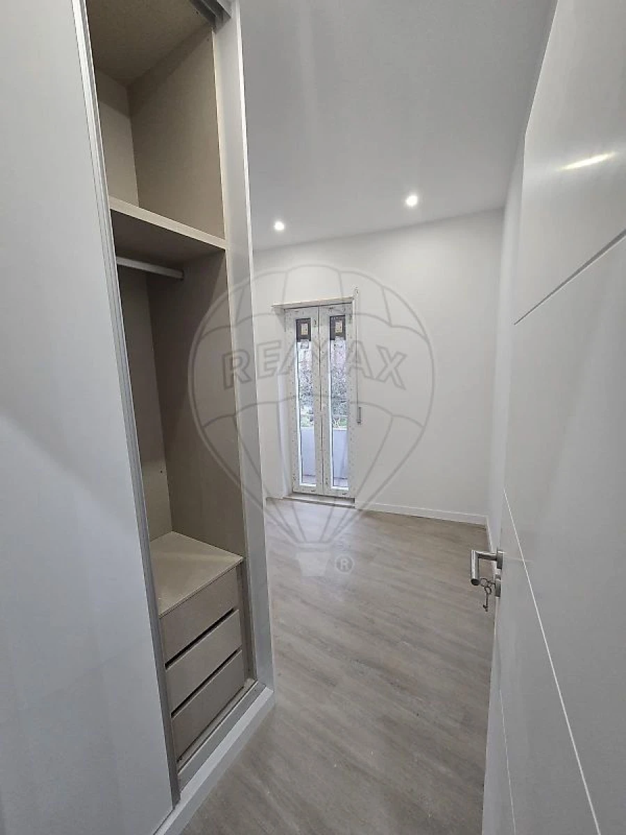 Apartamento T2 para Venda em Pedrouços Foto 11