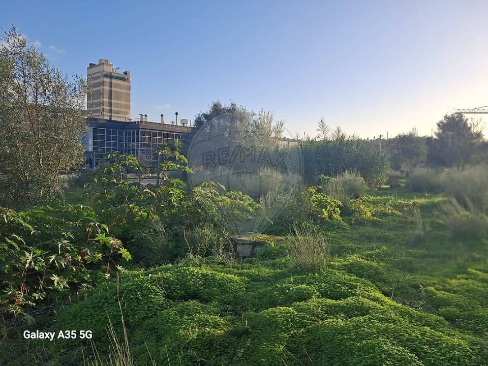 Terreno para Venda em Vialonga Foto 1