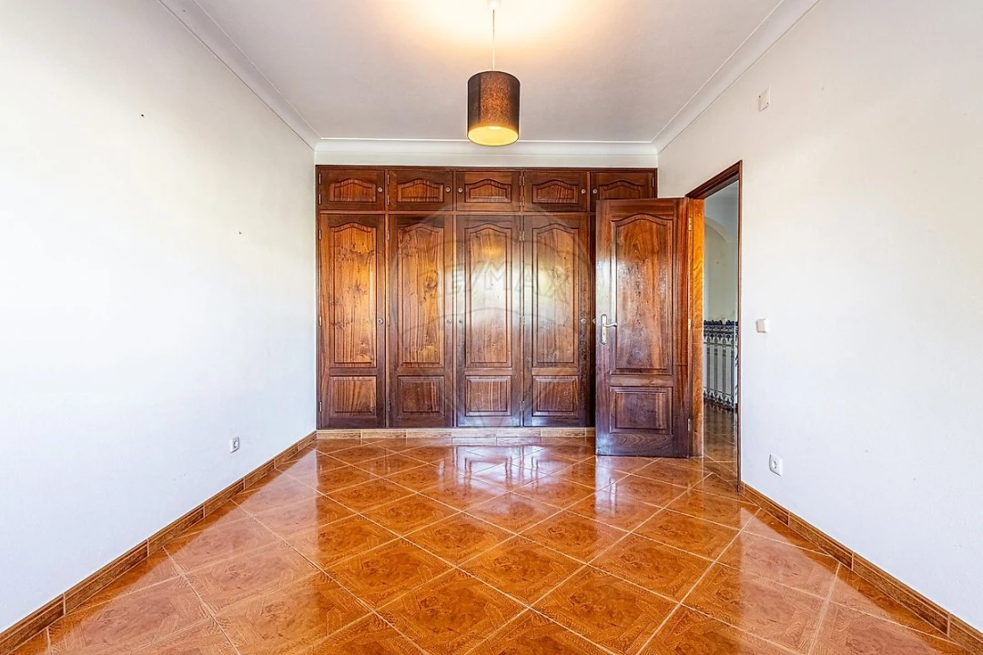 Moradia T6 para Venda em São Martinho do Porto Foto 10