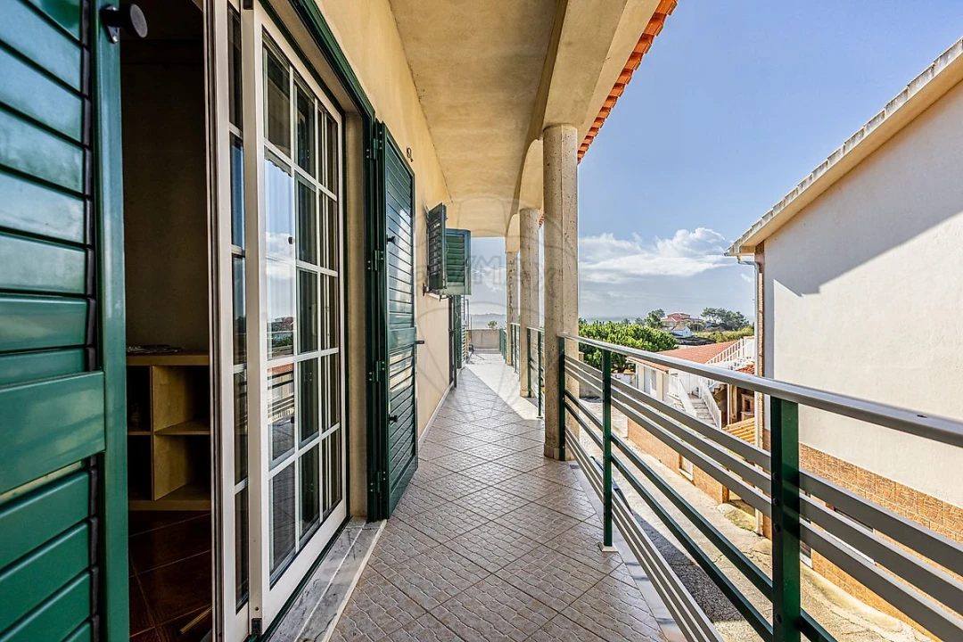 Moradia T6 para Venda em São Martinho do Porto Foto 3