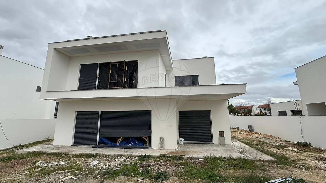 Armazém para Venda em Salvaterra de Magos e Foros de Salvaterra Foto 1