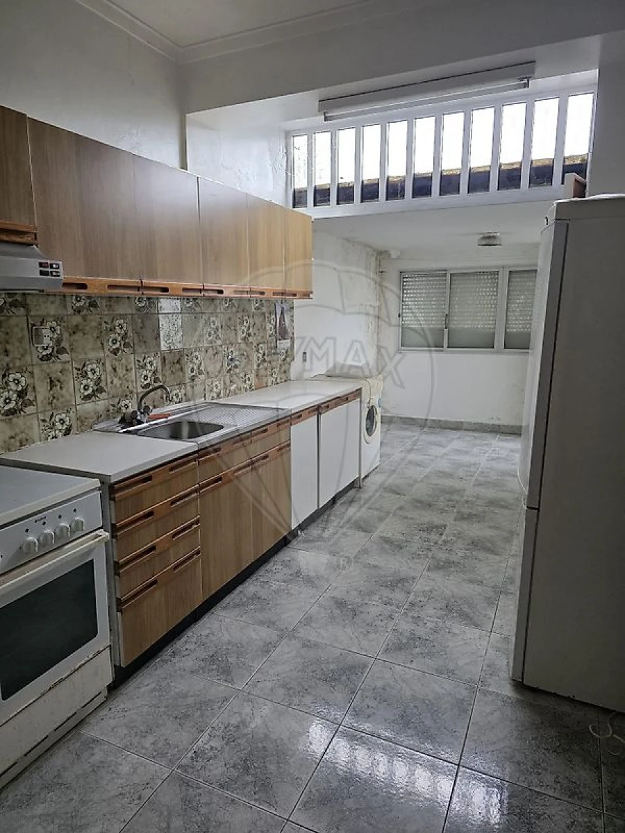 Apartamento T1 para Venda em Algueirão-Mem Martins Foto 3