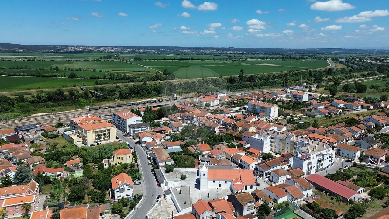 Moradia T3 para Venda em Granja do Ulmeiro Foto 5