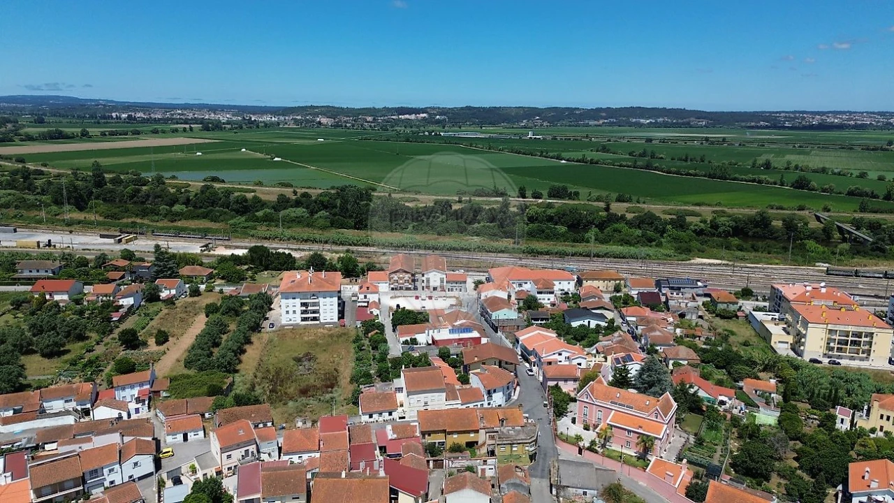 Moradia T3 para Venda em Granja do Ulmeiro Foto 4