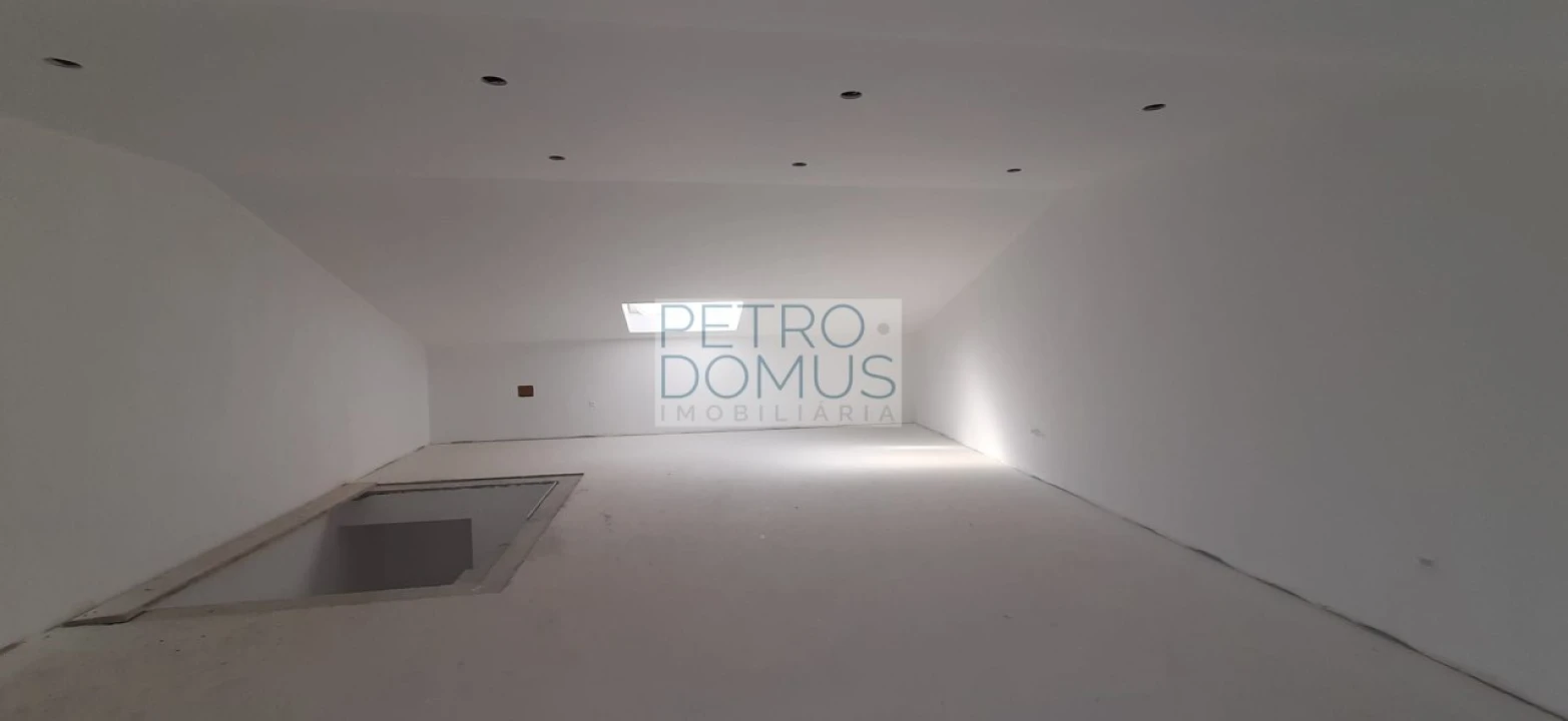 Moradia T4 para Venda em Leiria, Pousos, Barreira e Cortes Foto 18