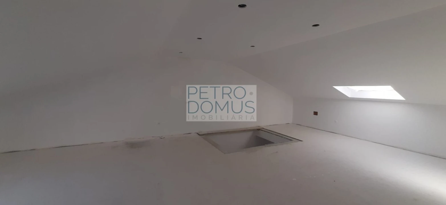 Moradia T4 para Venda em Leiria, Pousos, Barreira e Cortes Foto 17