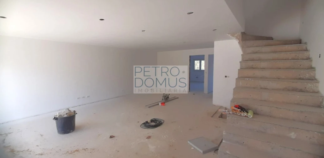 Moradia T4 para Venda em Leiria, Pousos, Barreira e Cortes Foto 3