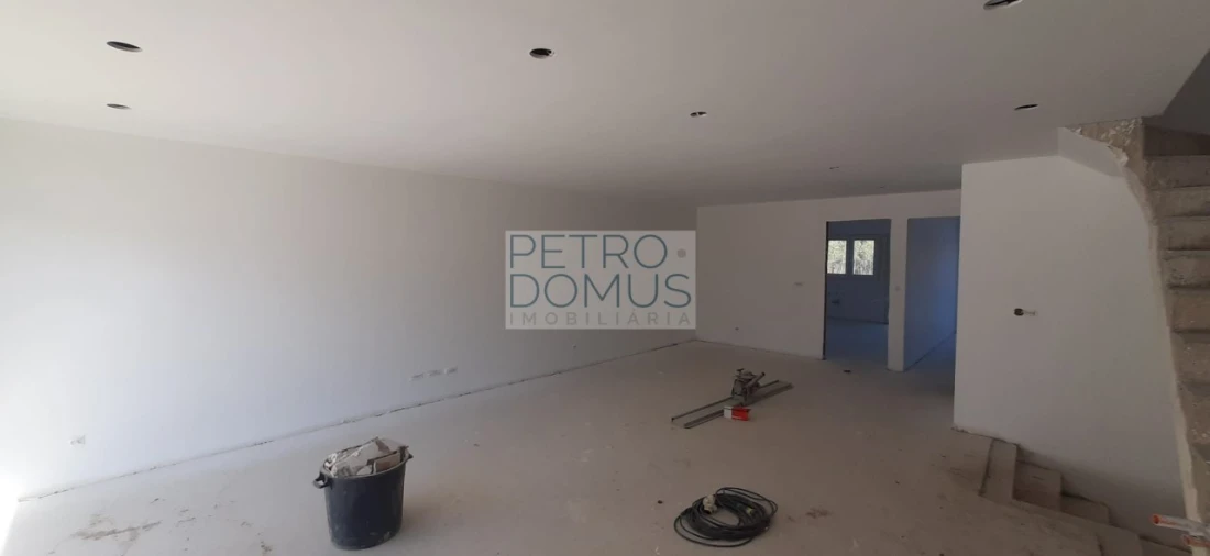 Moradia T4 para Venda em Leiria, Pousos, Barreira e Cortes Foto 4