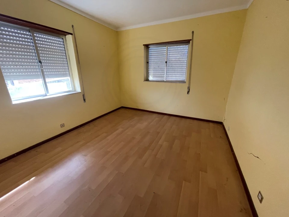 Prédio para Venda em Sé, Santa Maria e Meixedo Foto 2