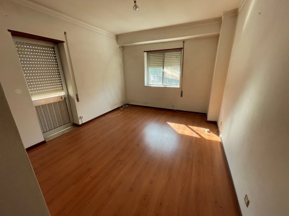 Prédio para Venda em Sé, Santa Maria e Meixedo Foto 4