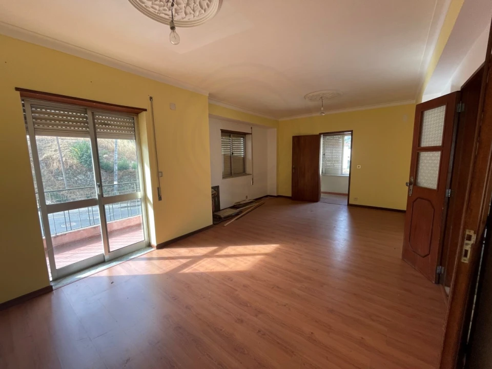 Prédio para Venda em Sé, Santa Maria e Meixedo Foto 22