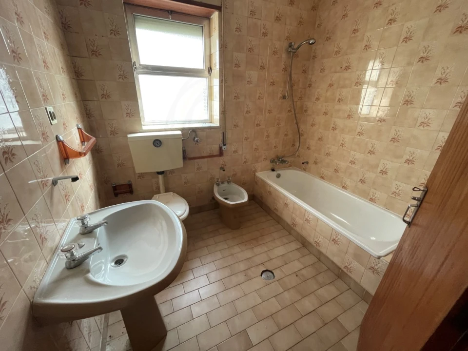 Prédio para Venda em Sé, Santa Maria e Meixedo Foto 25