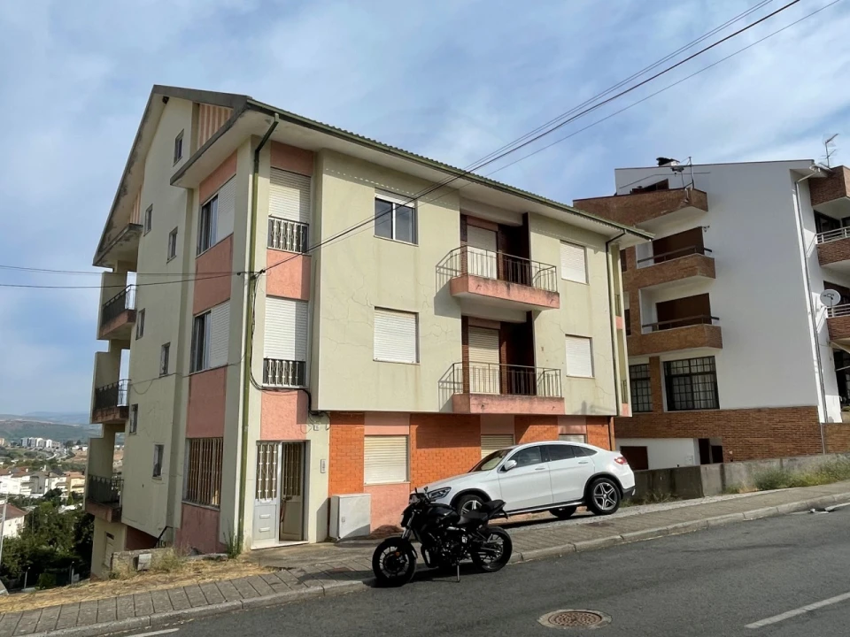 Prédio para Venda em Sé, Santa Maria e Meixedo Foto 33