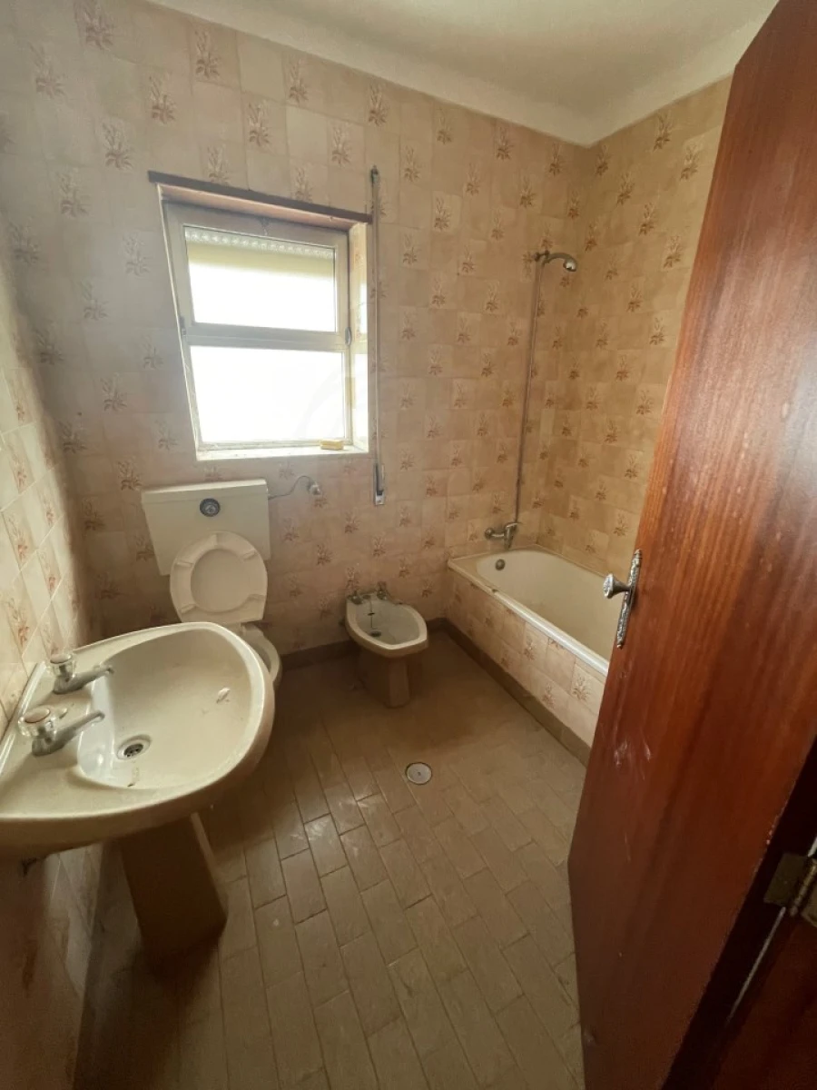 Prédio para Venda em Sé, Santa Maria e Meixedo Foto 5