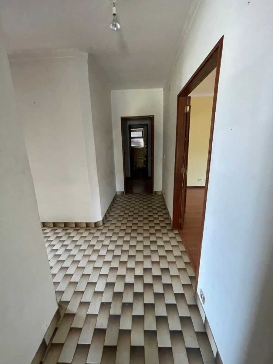 Prédio para Venda em Sé, Santa Maria e Meixedo Foto 23