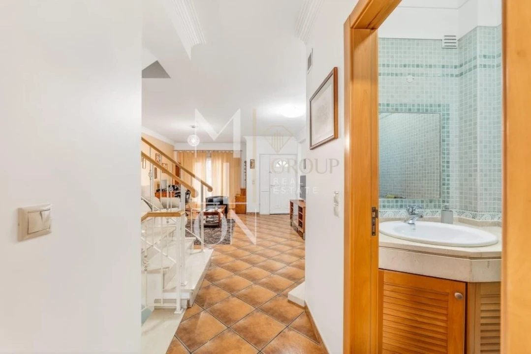 Moradia T2 para Venda em Ramada e Caneças Foto 9