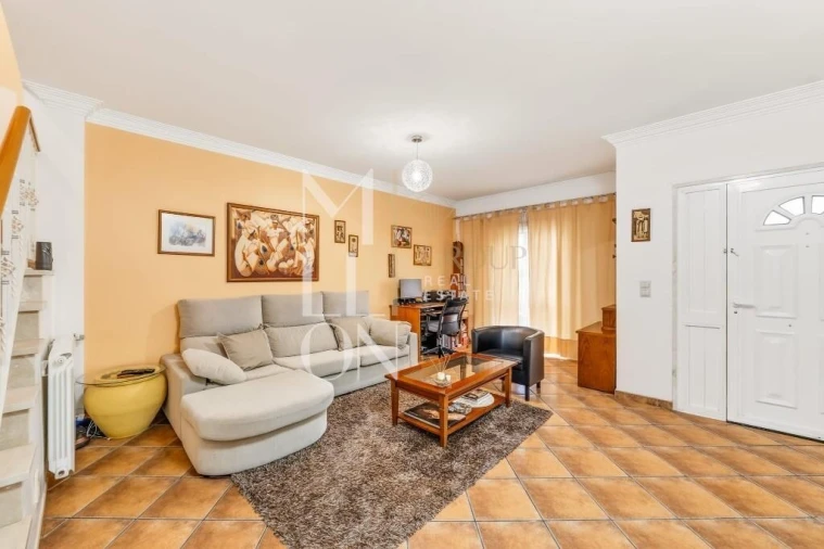 Moradia T2 para Venda em Ramada e Caneças Foto 2