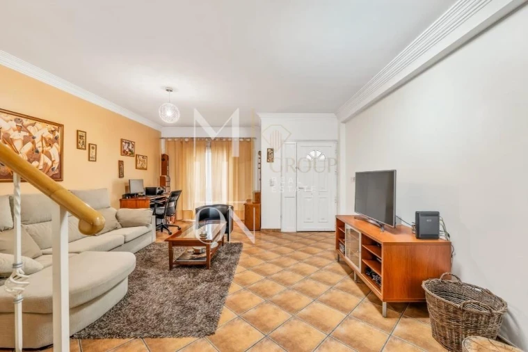 Moradia T2 para Venda em Ramada e Caneças Foto 4