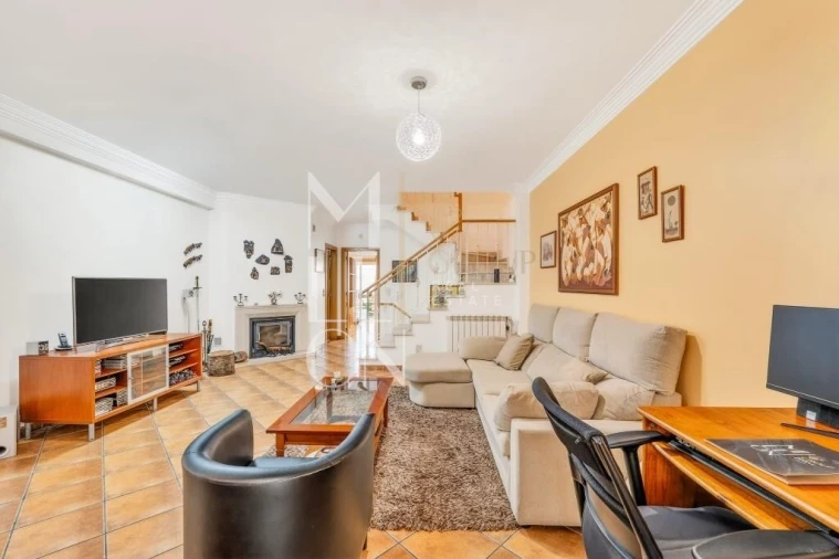 Moradia T2 para Venda em Ramada e Caneças Foto 5