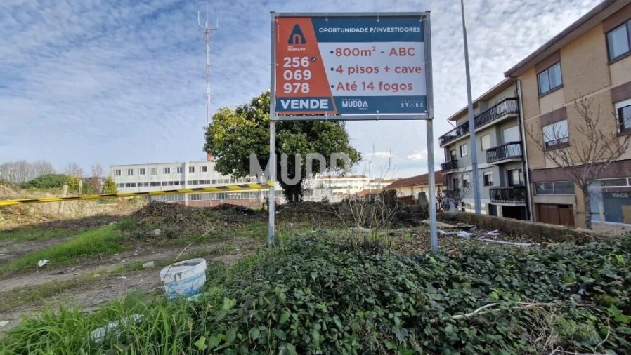 Terreno para Venda em São João da Madeira Foto 2