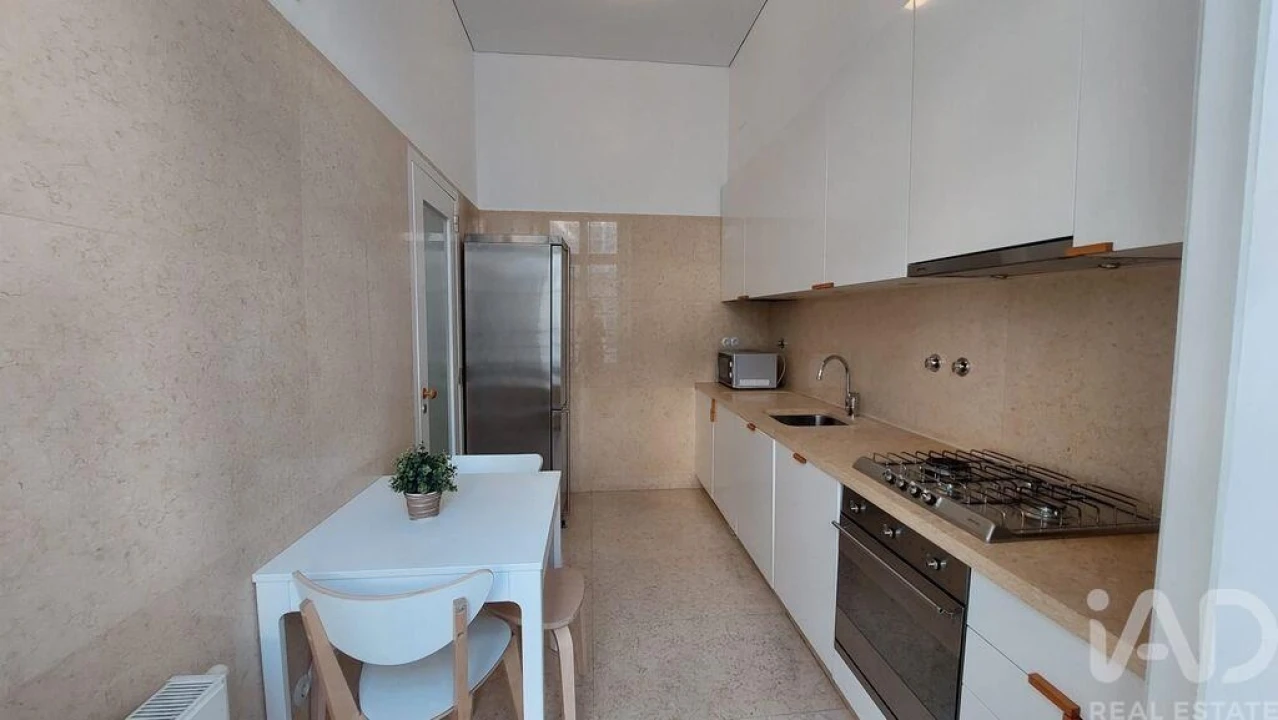 Apartamento T1 para Arrendamento em Santa Maria Maior Foto 7