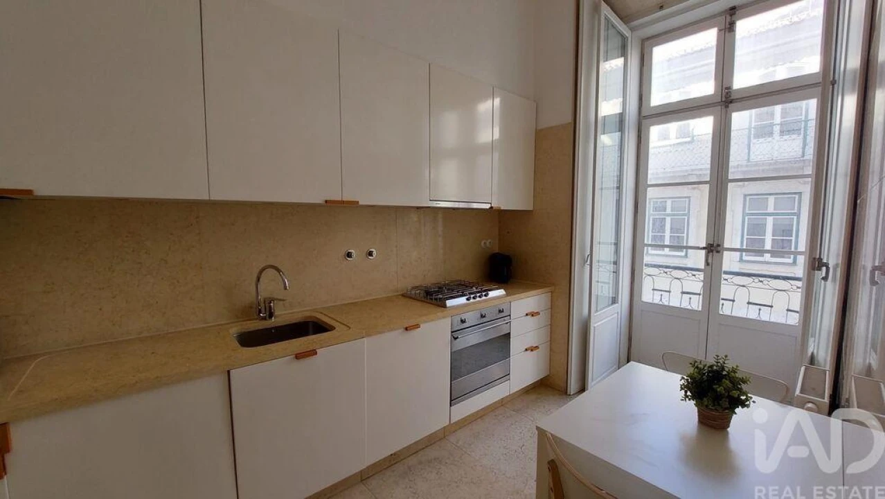 Apartamento T1 para Arrendamento em Santa Maria Maior Foto 8