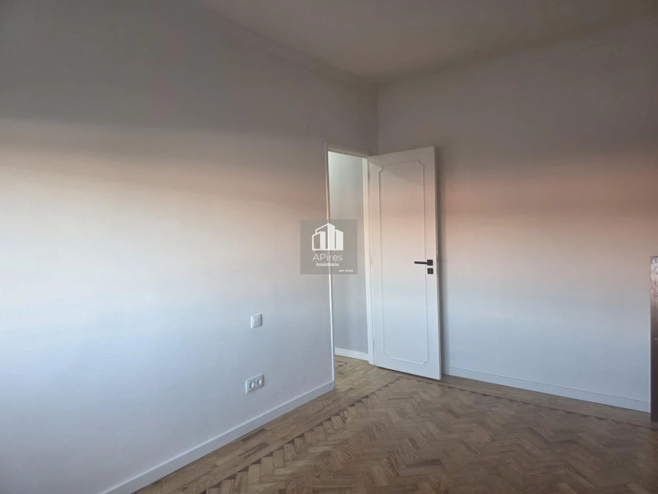 Apartamento T3 para Venda em Laranjeiro e Feijó Foto 14