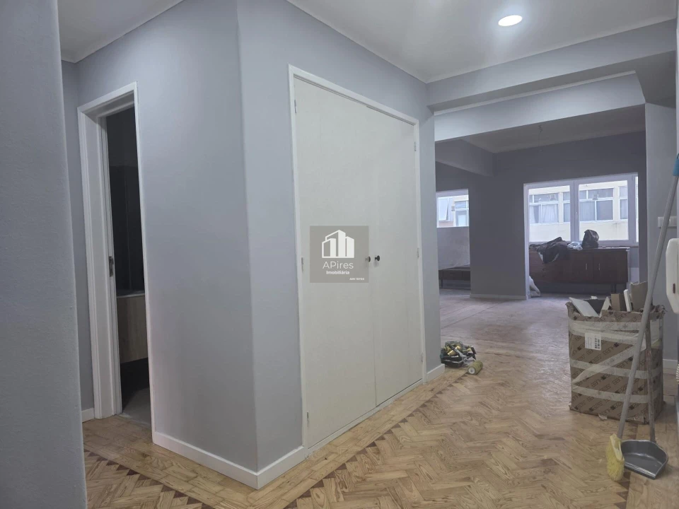 Apartamento T3 para Venda em Laranjeiro e Feijó Foto 2