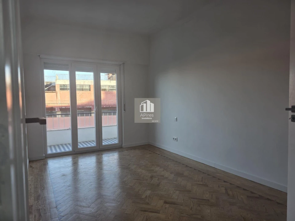 Apartamento T3 para Venda em Laranjeiro e Feijó Foto 16